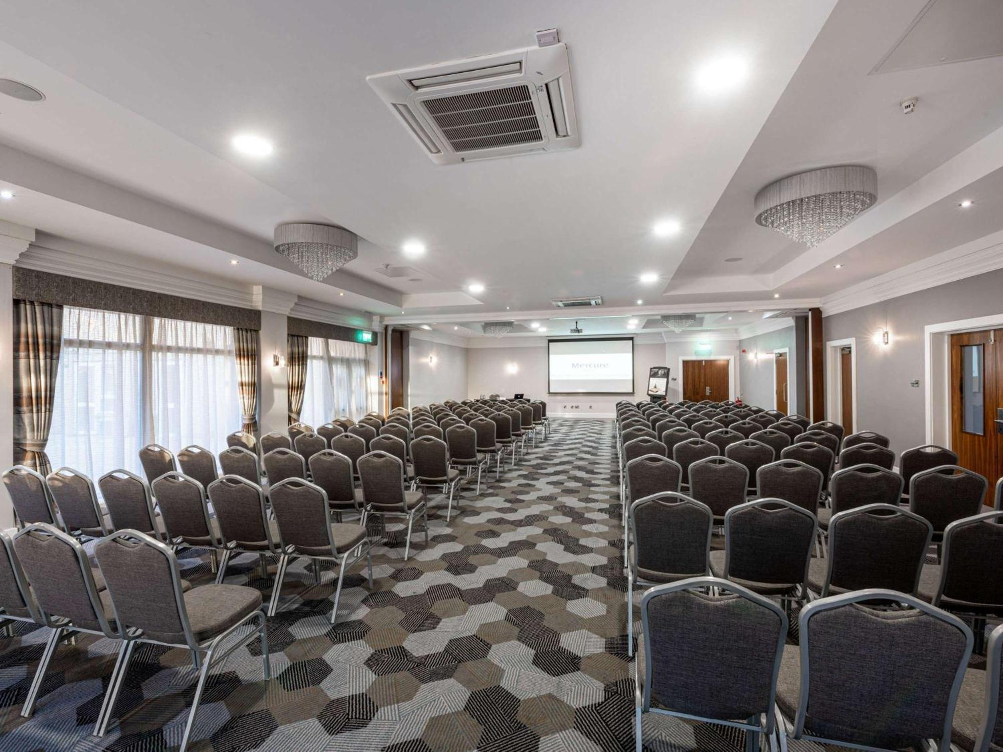 Mercure Manchester Norton Grange Hotel & Spa Rochdale Extérieur photo
